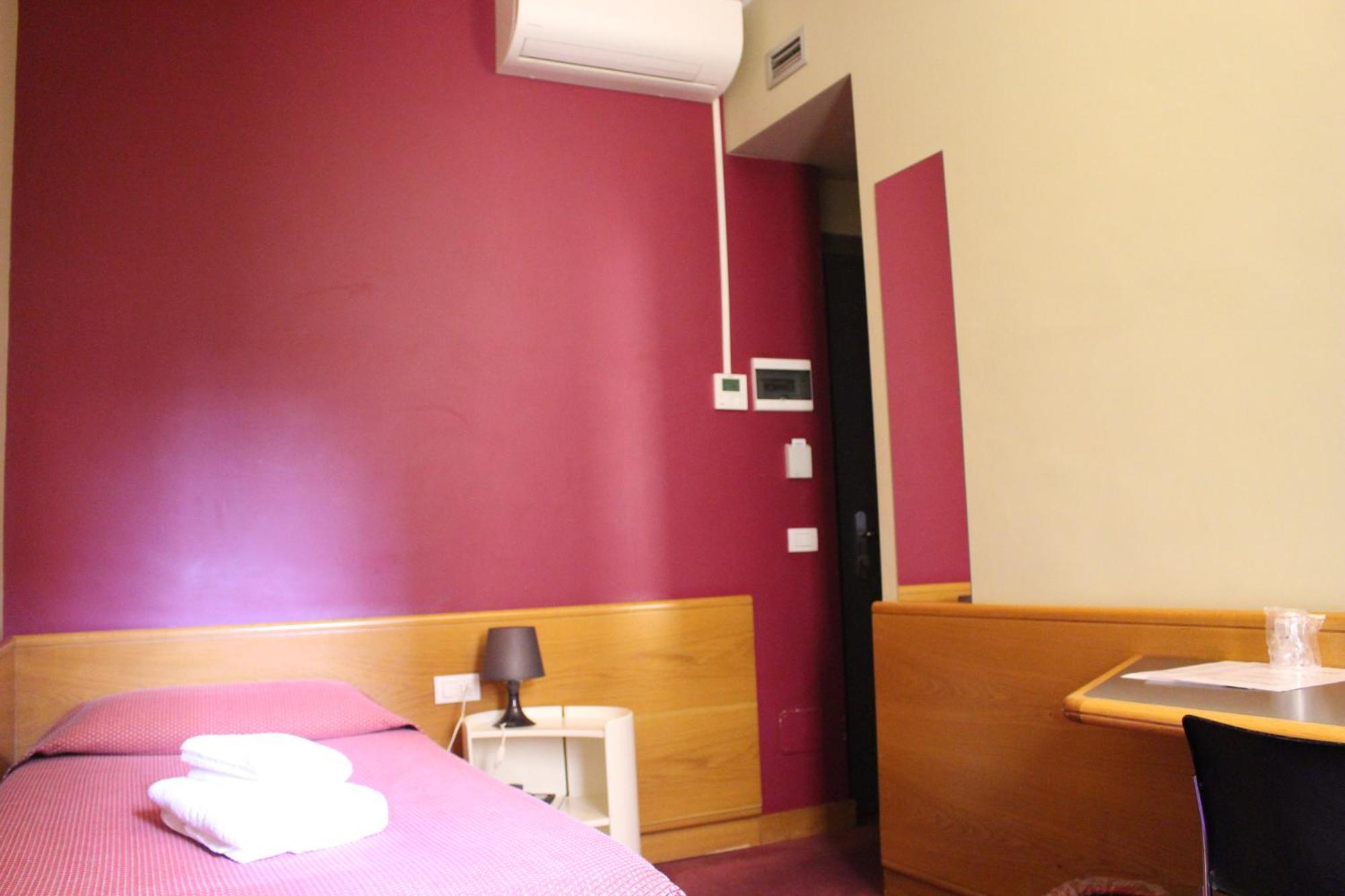 Club Hotel Milan Exterior photo