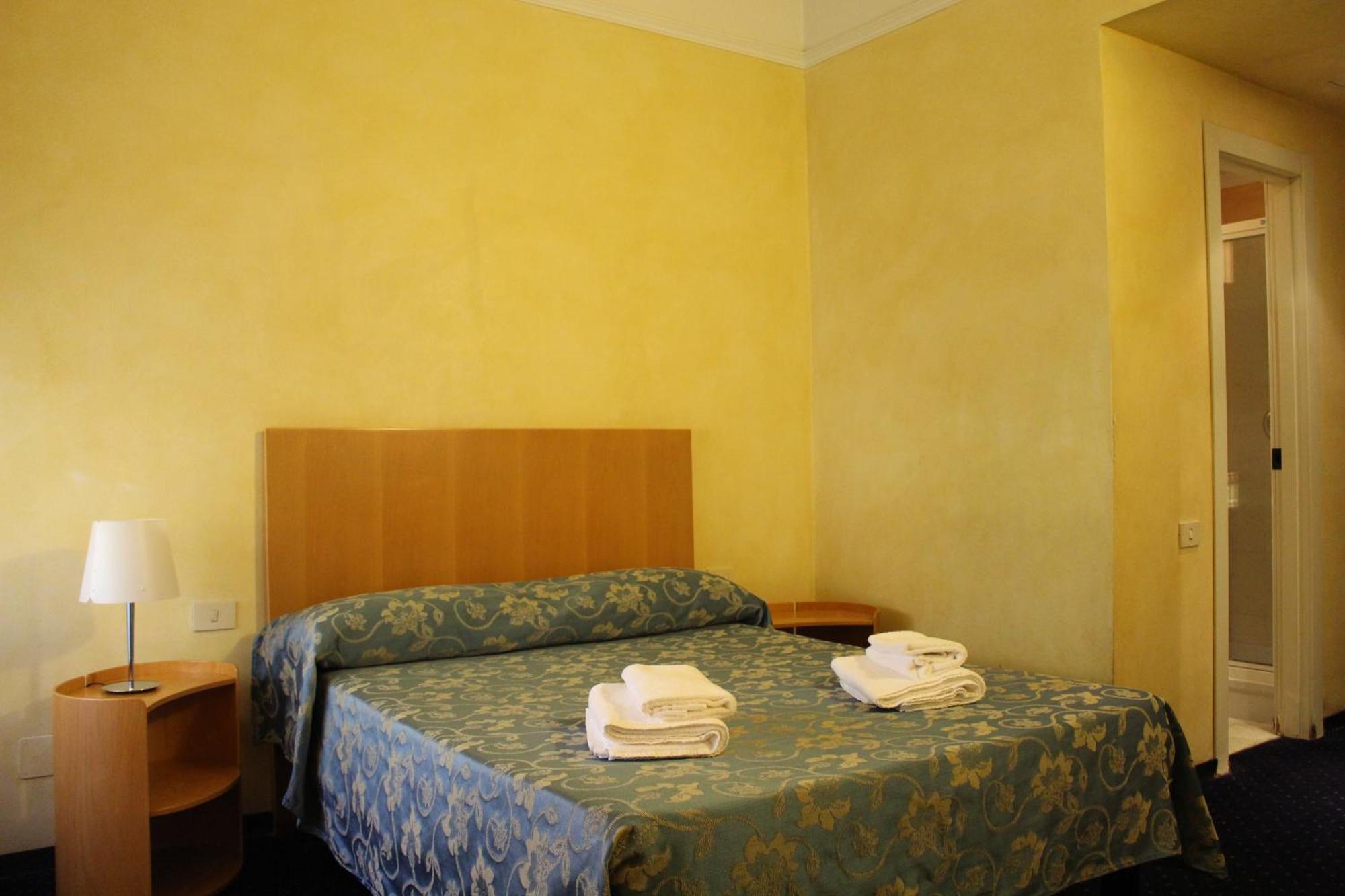 Club Hotel Milan Exterior photo
