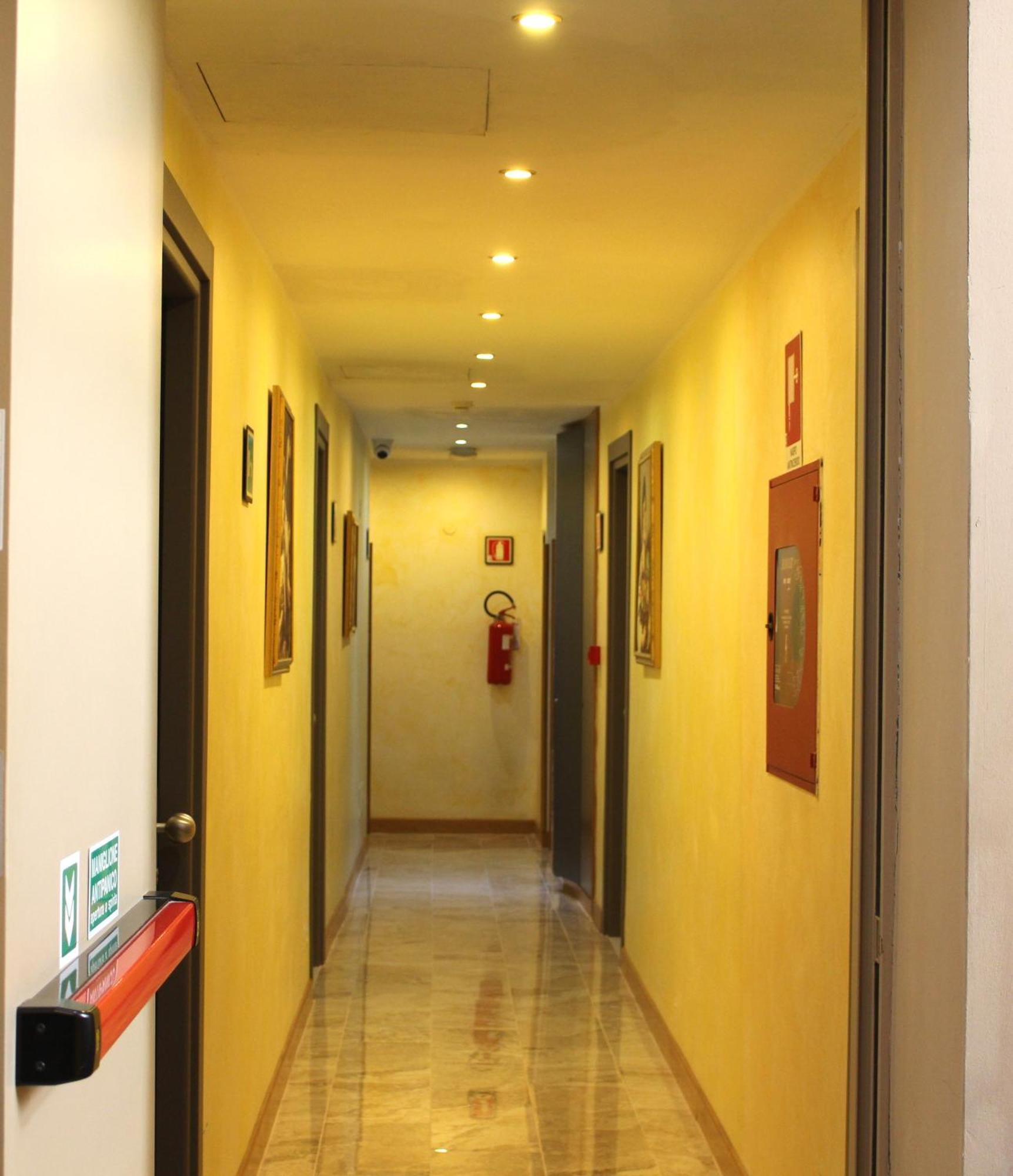 Club Hotel Milan Exterior photo